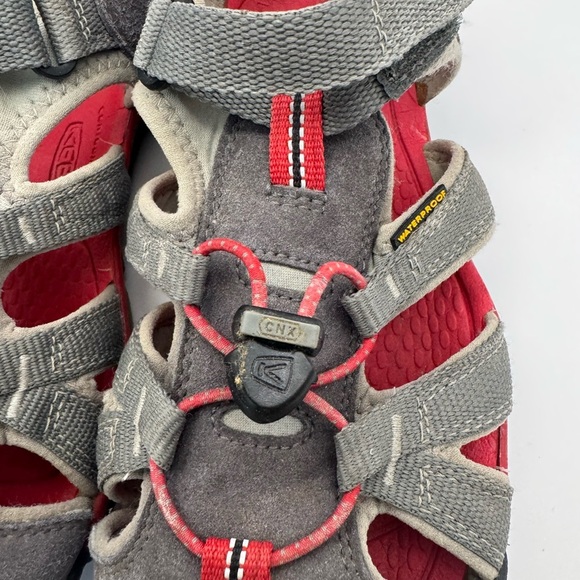 Keen Newport H2 Sandals Grey and Red Youth Size 5 - Picture 3 of 11